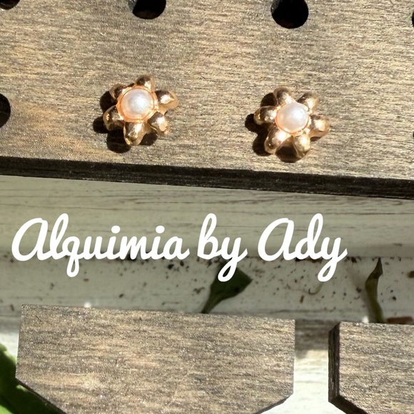 Alquimia Gold Dainty Earrings - Picture 1 of 1